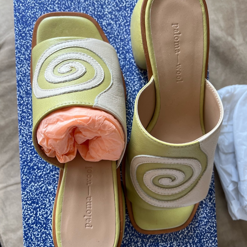 Paloma Wool Tornado Sandal in Green and White colors. Size EU 36/US 6